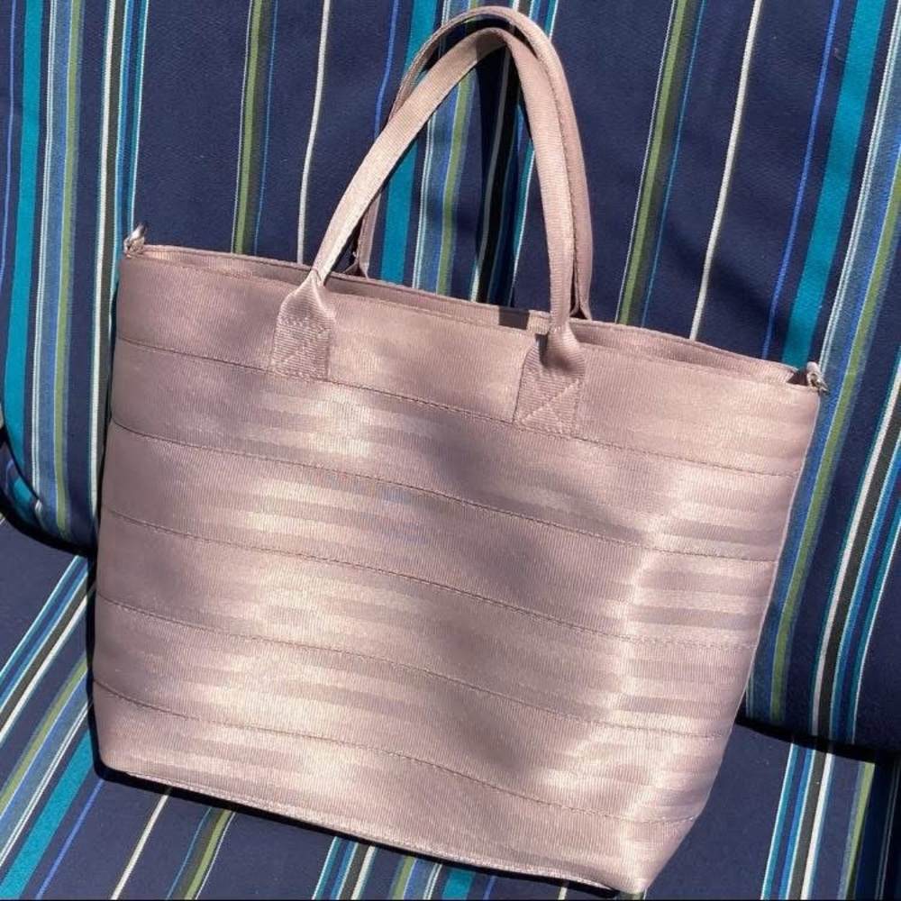 Great Gently Used Harveys Seatbelt Bags Taupe Medium Streamline Tote.
